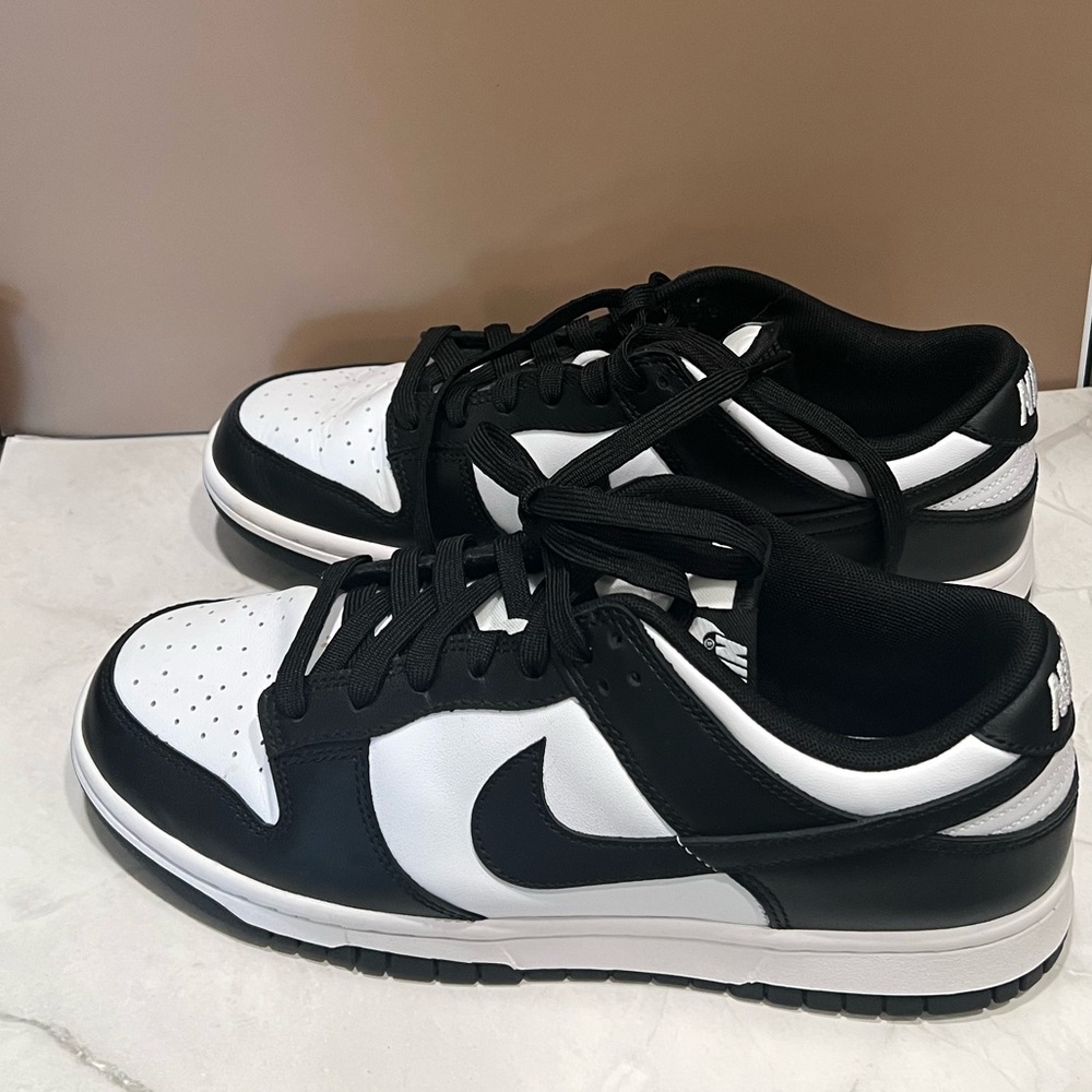 Nike Classic Black and White Low-Tops pandas